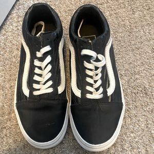 Black Leather VANS size 5. Worn a few times. Excellent condition